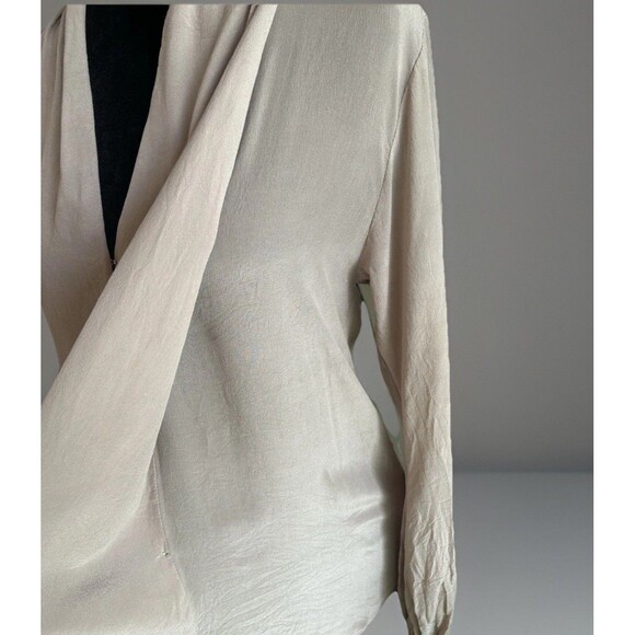 Gold Hawk Silk Blouse Button Front Taupe Size Small - Picture 8 of 10